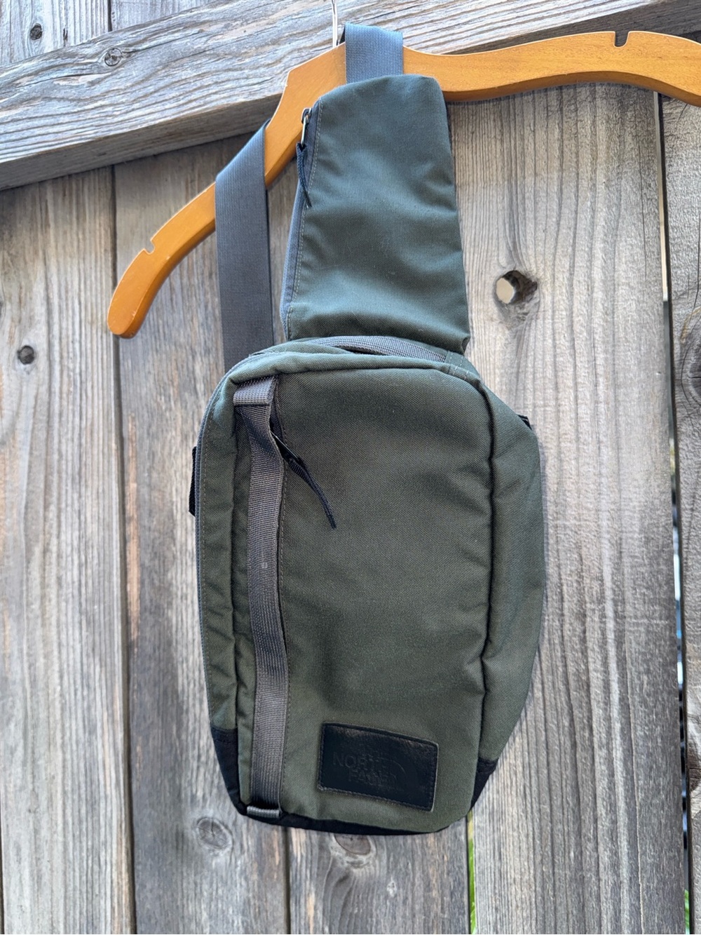 The North Face Field 7L Crossbody Bag